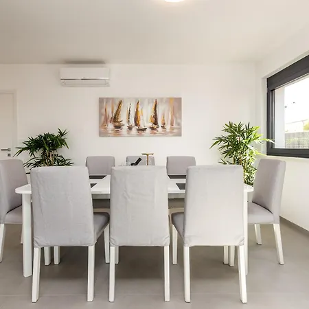 Horizon Apartment *